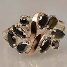 Серебряное кольцо Sil с золотыми вставками Черный (Sil-118) Серебряное кольцо Sil с золотыми вставками Черный (Sil-118)