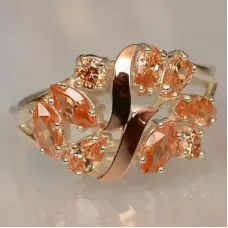 Серебряное кольцо Sil с золотыми вставками шампань (Sil-117) Серебряное кольцо Sil с золотыми вставками шампань (Sil-117)