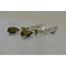 Серьги серебрянные Sil Myau с золотыми пластинами и фианитами 099s-11 Олива (Sil-682) Серьги серебрянные Sil Myau с золотыми пластинами и фианитами 099s-11 Олива (Sil-682)