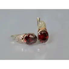 Серебряные серьги Sil с золотыми накладками 122s-3 Гранат (Sil-749) Серебряные серьги Sil с золотыми накладками 122s-3 Гранат (Sil-749)