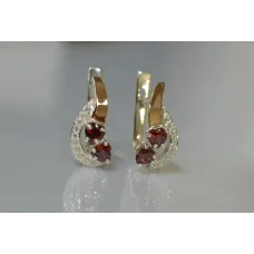 Серебряные серьги Sil с сердцами 112s-8 Гранат (Sil-902) Серебряные серьги Sil с сердцами 112s-8 Гранат (Sil-902)