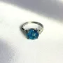 Срібна каблучка SilverBreeze з натуральним топазом Лондон Блю 3.36ct (2062561) 17.5 розмір