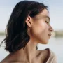 Золотые серьги-пусеты Треугольники с06312 Оникс