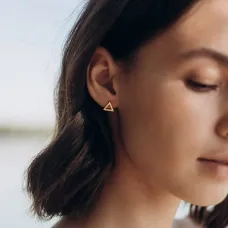 Золоті сережки-пусети Трикутники с06312 Онікс