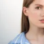 Серьги-пусеты Келли в желтом золоте с06989 Оникс