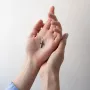 Золотий хрестик з фіанітами.
