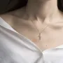 Золотий хрестик з діамантами.