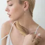 Сережки в білому золоті (культ. пр. перли, фіаніти) с02834 Онікс