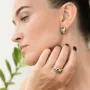 Золотые серьги с зелеными фианитами с05526 Оникс