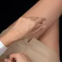 Золотий браслет з фіанітом.