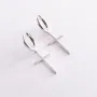Серебряные серьги - кольца Крестики 107850 Оникс