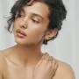 Серьги - пусеты Шарик на цепочке в желтом золоте с08240 Оникс