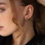 Серьги - пусеты Mona в белом золоте с08446 Оникс