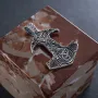 Серебряный кулон Молот с символами трискелиона и кельтского узла 7048 Оникс
