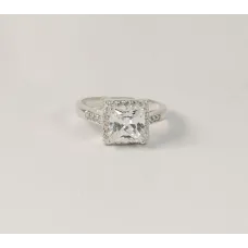 Кольцо с белыми камнями Maxi Silver 7919/1 SE 16 Кольцо с белыми камнями Maxi Silver 7919/1 SE 16