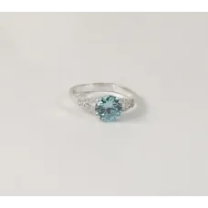 Кольцо с цирконами голубыми Maxi Silver 7921/1 SE 17.5 Кольцо с цирконами голубыми Maxi Silver 7921/1 SE 17.5
